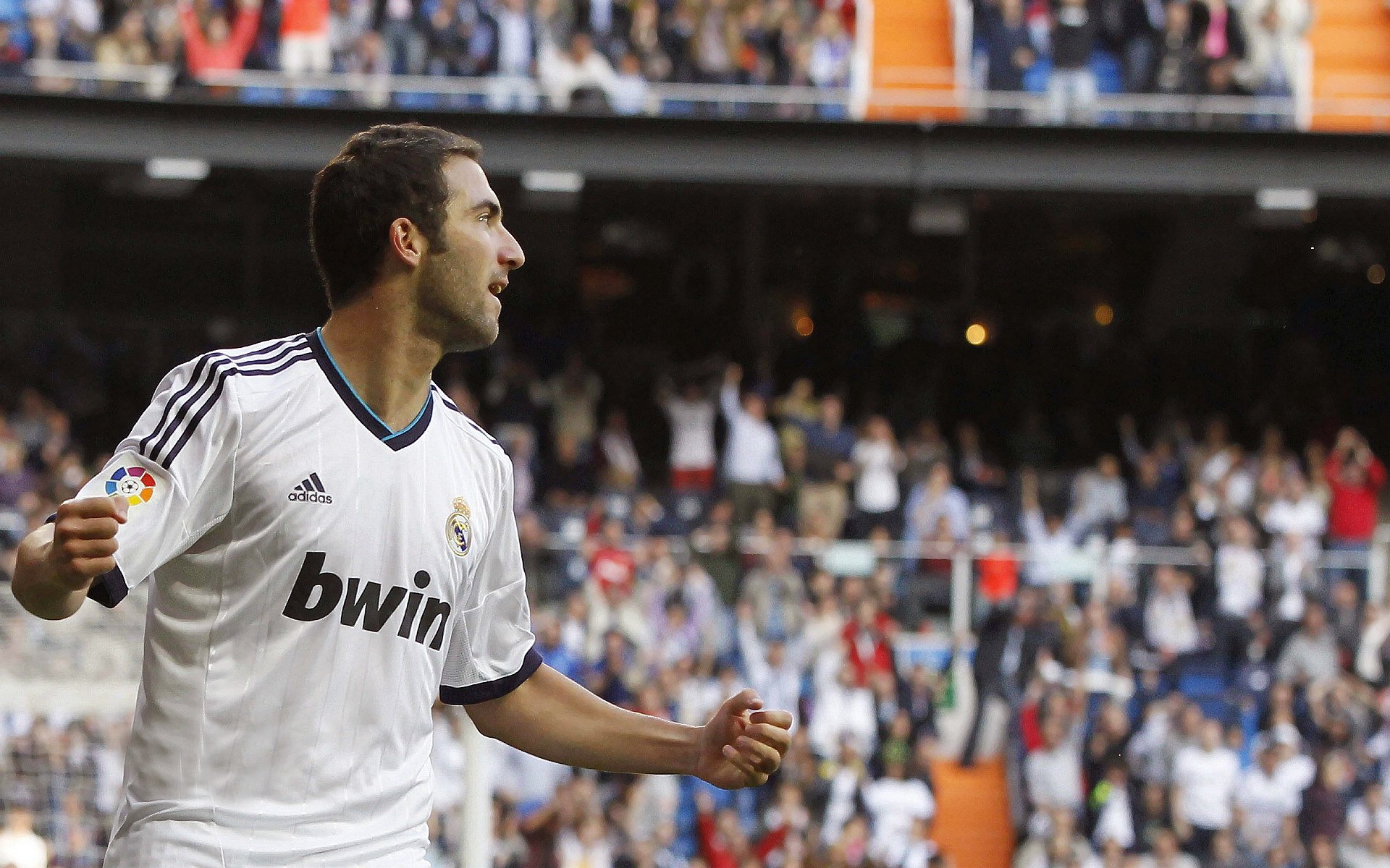 德甲攻守大战：节奏快、精彩颖然！，德甲用球2020